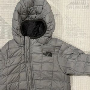 the north face baby snowsuit (6-12 months)